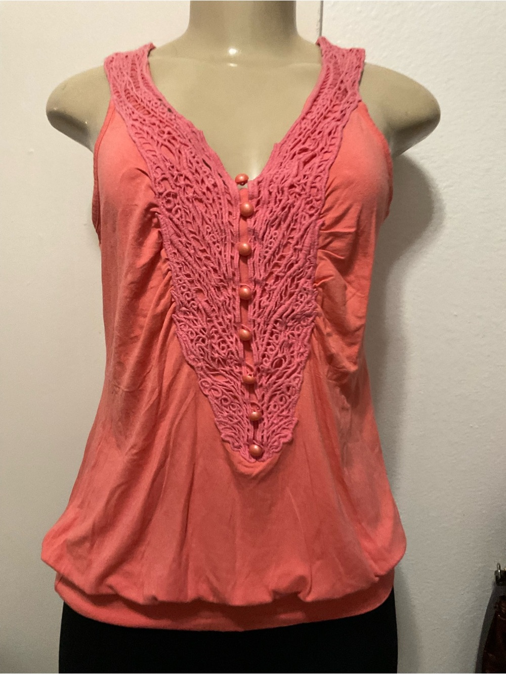 Bobeau women's Y2K 2000s bubble hem Coral Crochet-Trim V-Neck Tank Top size M